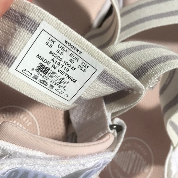 New Palladium white cushion sandal size 8.5 - Picture 8 of 8